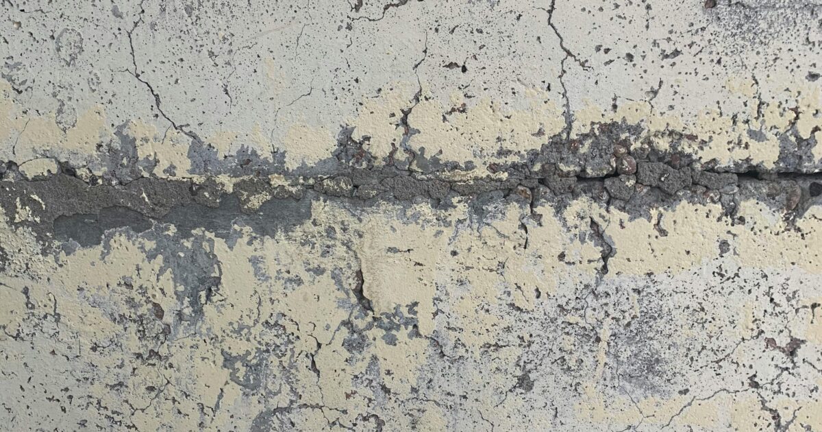 Parede de concreto com rachadura