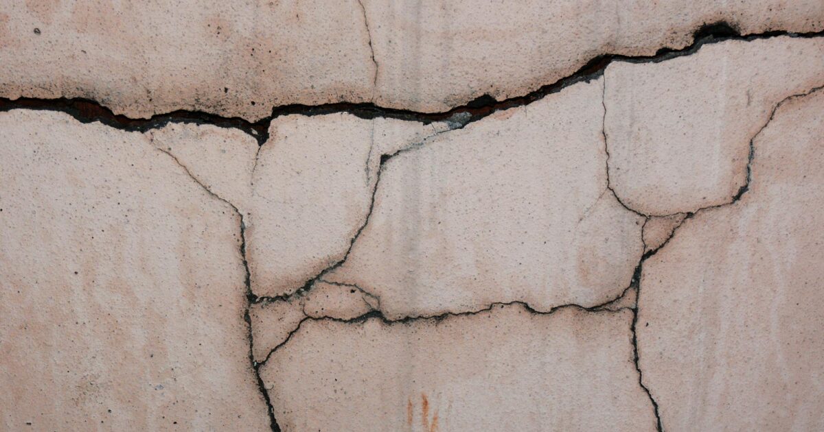 Fissura em estrutura de concreto