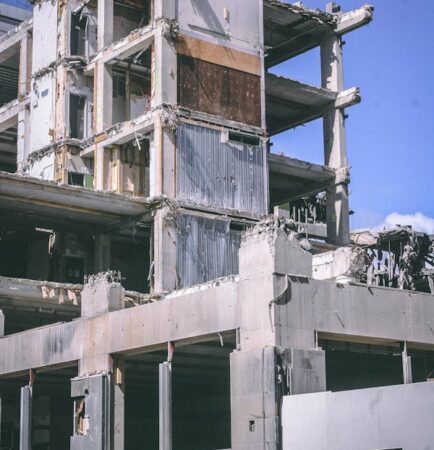 Construção de prédio com estrutura de concreto