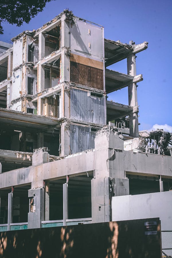 Construção de prédio com estrutura de concreto