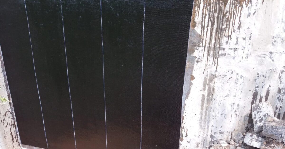 Parede reforçada com fibra de carbono