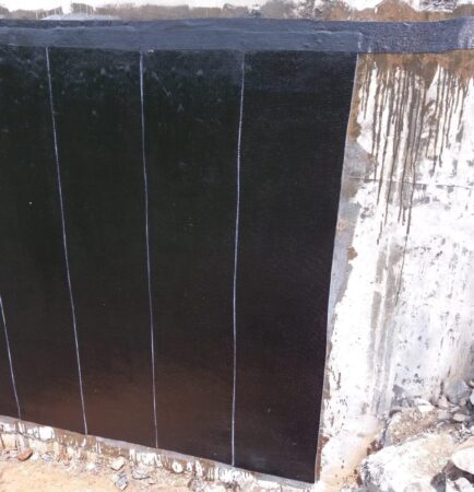 Parede reforçada com fibra de carbono